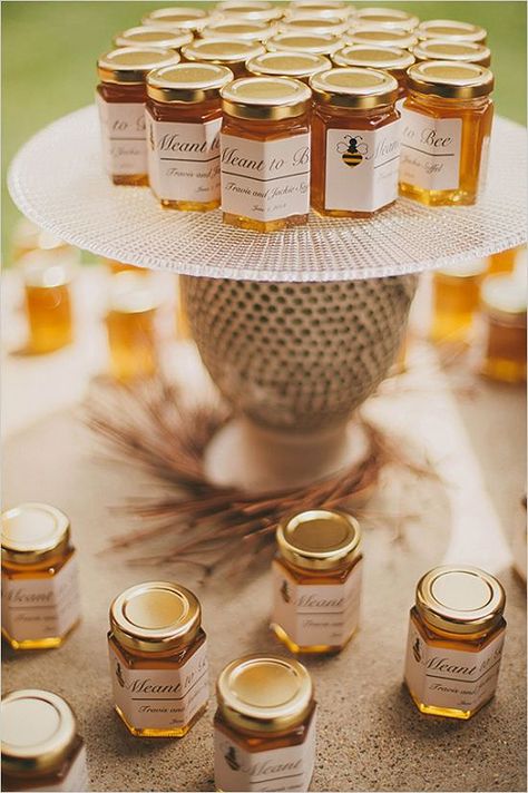 eco-friendly-wedding-favours7 Eco Friendly Wedding Favors, Honey Wedding Favors, Honey Jars, Creative Wedding Favors, Honey Wedding, Wedding Favors And Gifts, Cheap Favors, Eco Wedding, Sustainable Wedding