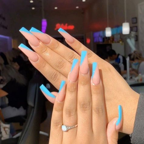 NAIL STORY OF CHINO HILLS on Instagram: “☁Potential 🦋☁✈💎 __________ 💅🏼Nude pink colored powder acrylic with sky blue side tips __________ 💁🏻‍♀️Nails & designs by Julianne…” Nail Story, Blue Coffin Nails, French Tip Nail Designs, Acrylic Nails Ideas, Rose Gold Nails, Blue Nail Designs, Blue Nail, Summer Acrylic Nails, Fabulous Nails