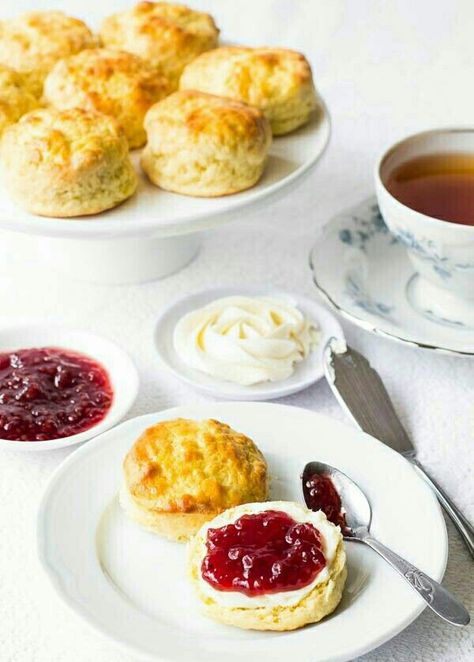 English scoons English Scones, Whipped Butter, Tea Sandwiches, English Food, Scone Recipe, British Food, A Cup Of Tea, Bagels, Tea Recipes