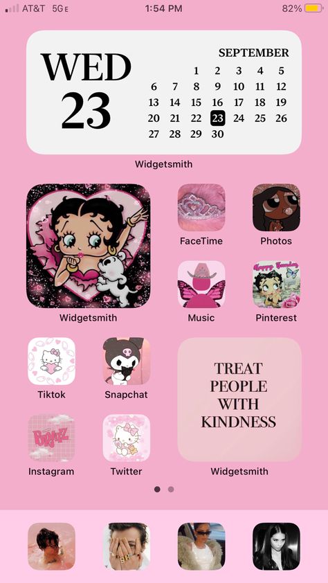 2000s Ios Homescreen, Homescreen Ideas 2000s, Mcbling Homescreen, Phone Inspo Home Screen Y2k, Ios 16 Home Screen Ideas Pink, Mcbling Ios Homescreen, Ios Themes, Cute Home Screens, Ios Homescreen