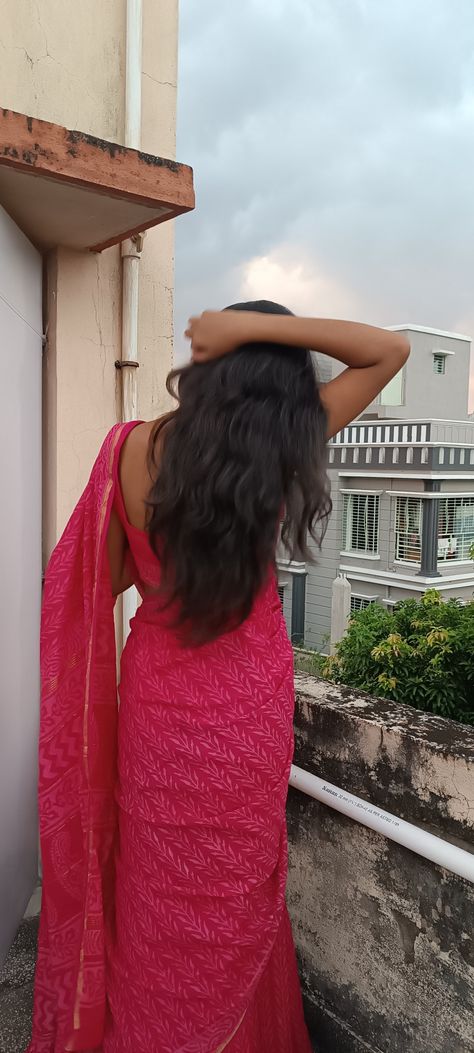 Saraswati Puja Saree Look Aesthetic, Asthetic Saree Pose Ideas, Durga Puja Saree Look, Puja Saree Look, Pink Saree Aesthetic, Saree Instagram Story, Saree Poses Aesthetic, Puja Outfits, Pink Indian Aesthetic