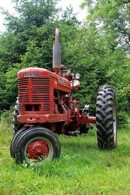 Simplicity is Happiness Farmall M, International Tractors, Case Tractors, Farmall Tractors, Old Tractor, Classic Tractor, Old Farm Equipment, Antique Tractors, Red Tractor