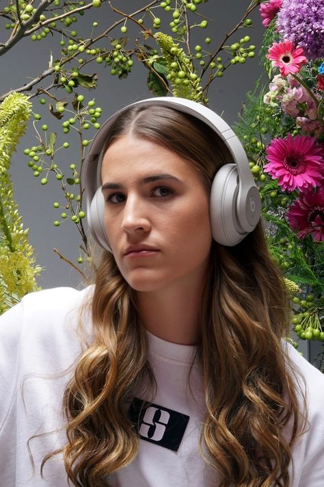 Playoff game or secret garden, find your happy place with the Beats Studio Pro 🧚🏀 Beats Studio Pro Aesthetic, Beats Studio Pro, Sabrina Ionescu, Beats Solo3, Find Your Happy Place, Dre Headphones, Find Your Happy, Aesthetic Street, Girl With Headphones