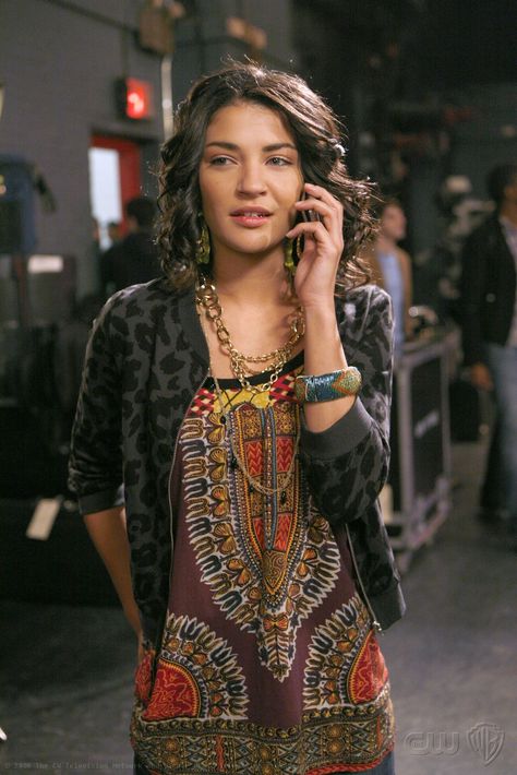 Jessica Szohr as Vanessa Abrams "Woman on the Verge" Vanessa Gossip Girl, Gossip Girl Vanessa, Vanessa Abrams, Mode Gossip Girl, Jessica Szohr, Gossip Girl Outfits, 2000s Outfits, Gossip Girl Fashion, Y2k Boho