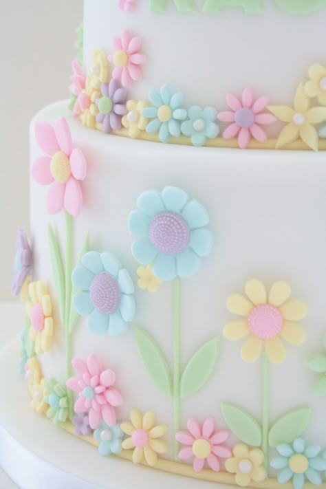 Close up of flower detail on my daughter's 7th birthday cake. Pastel Colour Cake, Birthday Cake Girls Kids, Birthday Cakes Girls Kids, 7th Birthday Cake, Kue Fondant, Torte Creative, 7th Birthday Cakes, Icing Decorations, Cake Kids