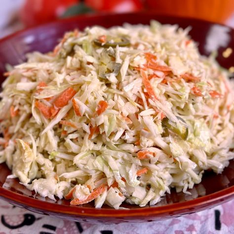 Spicy Coleslaw with Maple: Healthy and Perfect for BBQ Spicy Pepper Jelly, Spicy Coleslaw, Easy Coleslaw, Coleslaw Recipe Easy, Carrot Slaw, Cabbage Salad Recipes, Smoked Ribs, Pepper Jelly, Grilled Pineapple