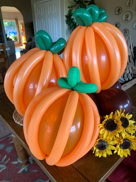 Harvest Balloon Arch, Fall Balloon Decor Ideas, Thanksgiving Garland Balloons, Fall School Dance Decorations, Fall Festival Balloon Arch, Fall Balloon Columns, Fall Dance Themes, Thanksgiving Decorations Balloons, Thanksgiving Balloon Arch