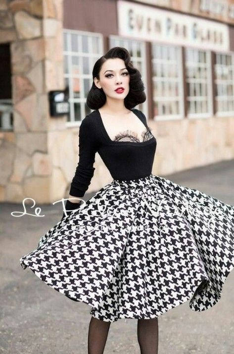 Moda Pin Up, Rockabilly Girls, Vestidos Pin Up, Mode Rockabilly, Rockabilly Girl, Pin Up Outfits, Rockabilly Pin Up, Look Retro, Retro Mode