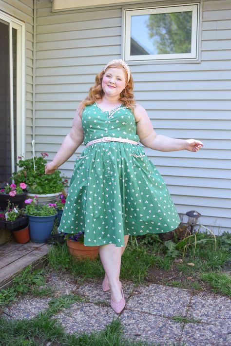 Cool Cotton Dresses from Unique Vintage - With Wonder and Whimsy Pretty Spring Dresses, Feminine Wardrobe, Cotton Sundress, Cotton Dress Summer, Curvy Plus Size, Plus Size Skirts, Plus Size Dress, Spring Dresses, Swing Dress