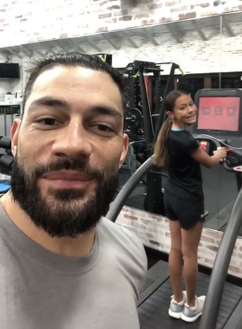 Roman Reigns Family Daughters, Roman Reigns Daughter, Roman Reigns Workout, Roman Hair, Roman Reigns Family, Roman Reigns Smile, Roman Reigns Shirtless, Joe Anoaʻi, Roman Reigns Wwe Champion