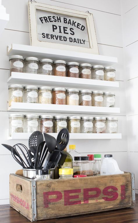 diy spice rack picture ledge canning jars Spice Storage Ideas, Ikea Organisation, Ideas Recibidor, Spice Rack Storage, Ikea Spice Rack, Diy Spice Rack, Ikea Organization, Diy Spices, Small Kitchen Storage