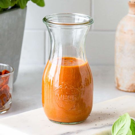 Zesty Italian Dressing Recipe, Turmeric Dressing, Tomato Salad Dressing, Spinach Salad Dressing, Dressing Food, Italian Dressing Recipes, Homemade Italian Dressing, Greek Salad Dressing, Zesty Italian Dressing