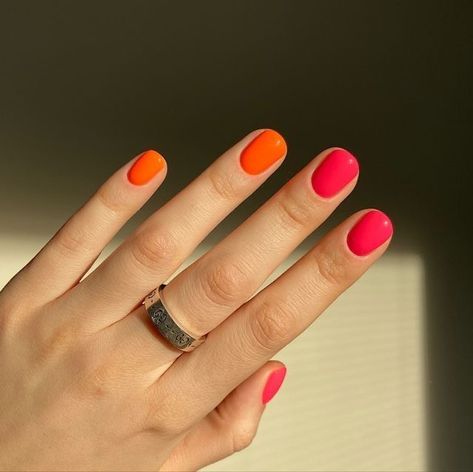 Pretty Spring Nails Colors, Spring Gelish Nails, Mixed Color Manicure, Nail Color Combinations Summer, Fun Manicure Ideas For Short Nails, Gelish Nails Ideas, Shellac Spring Nails, Summer Nails Different Colors, 3 Color Nails Ideas