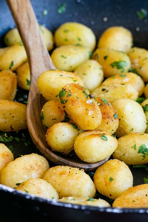 Gnocchi Crispy, Pan Fried Gnocchi With Chicken, Crispy Gnocchi, Roasted Gnocchi, Fried Gnocchi Recipes, Fried Gnocchi, Homemade Gnocci, Pan Fried Gnocchi, Rich Beef Stew