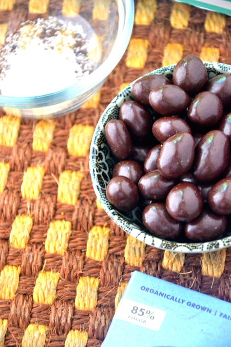 Dark Chocolate Covered Almonds | TheHealthyApple.com | #glutenfree #dairyfree #almonds #chocolate #healthysnacks #desserts #kidfriendly Almonds Snacks, Nuts Snacks, Gluten Free Chocolate Recipes, Chocolate Covered Almonds, Snack Attack, Chocolate Coating, Roasted Almonds, Gluten Free Chocolate, Chocolate Almonds