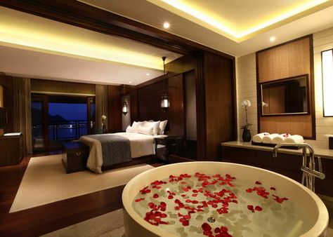 Anantara,China Hotel Bathroom Design, Hotel Suite Luxury, Luxury Hotel Room, Honeymoon Suite, Luxury Mirror, Best Boutique Hotels, Modern Boutique, Hotel Bathroom, Sanya