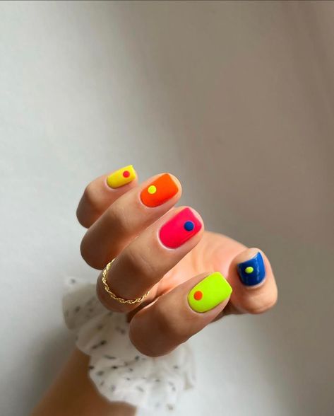 Hang Nguyen, Color Block Nails, Mens Nails, Nude Nail, Neon Nails, Manicure Y Pedicure, Minimalist Nails, Funky Nails, Nail Inspiration