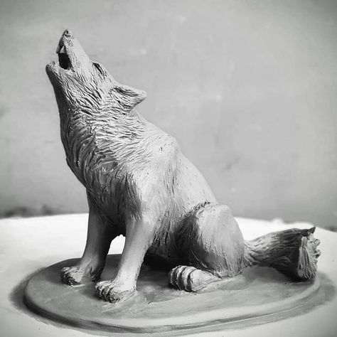 Wolf Pottery, Clay Wolf, Ceramic Wolf, Wolf Sculpture, Sculpture Art Clay, How To Make Clay, Howling Wolf, Art Dolls Handmade, Wolf Howling