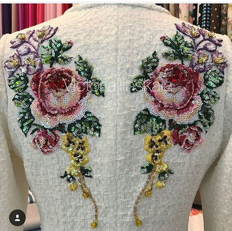 Roses Embroidery, Tambour Beading, Embroidery Jacket, Ideas Embroidery, Tambour Embroidery, Motifs Perler, Floral Embroidery Patterns, Hand Work Embroidery, Handwork Embroidery Design