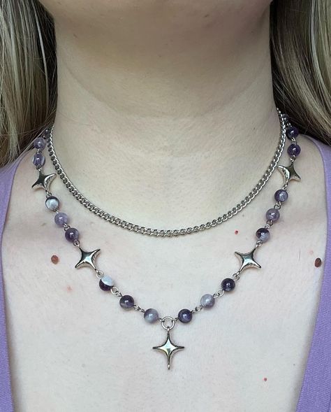 Purple Star Necklace, Beaded Necklace Aesthetic, Beaded Necklace Ideas, Diy Chain Necklace, Faerie Jewelry, Diy Necklace Ideas, Purple Beaded Jewelry, Handmade Jewelry Ideas, Faery Jewelry