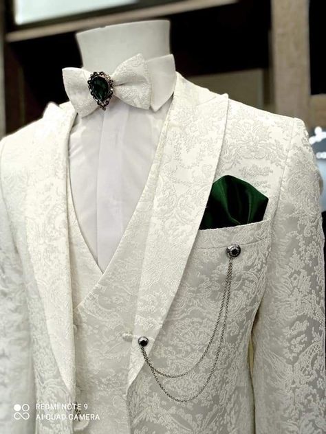 Prince Naveen Wedding Suit, White Wedding Tuxedo For Groom, Wedding Suits Groom Unique, White Wedding Tuxedo, Larry Wedding, White Wedding Suits For Men, Mens White Suit, White Wedding Suit, White Tux