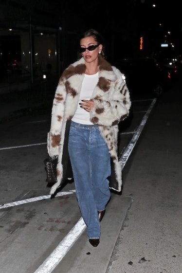 Coat With Jeans, Boxy Jacket, Fluffy Coat, Shearling Coat, Dua Lipa, Hailey Bieber, Cow Print, Fur Coat, Cow