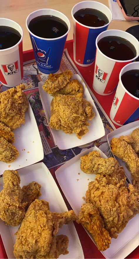 Chicken Snap, Fast Food Drinks, Eating Food Funny, Kfc Chicken, Snap Story, Restaurant Party, Fast Foods, Food Drink Photography, Food Restaurant