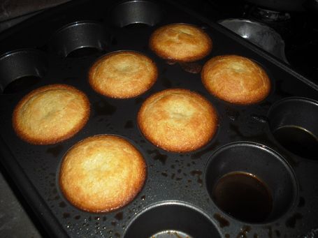 Boudin stuffed corn muffins Stuffed Cornbread, Boudain Recipes, Corn Dog Muffins, Cajun Sausage, Cajun Dishes, Southern Cornbread, Cornbread Muffins, Cornbread Mix, Corn Muffins