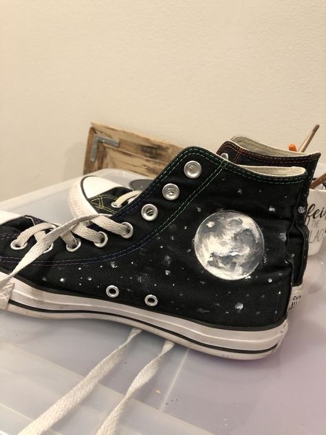 Painted All Star Converse, Painted Converse Black, Painting On Shoes Converse, Painting On Converse High Tops, Converse Cool Design, Sun And Moon Shoes, Painting Ideas On Converse, Custom Converse Paint, Converse Shoes Painting