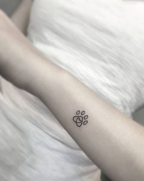 42 Beautiful Small Tattoo Ideas for Your A Small Tattoo, Dragons Tattoo, Tiny Tattoos For Women, Tattoo Placements, Shape Tattoo, Cat Tattoos, Tiny Tattoo, Diy Tattoo, Small Tattoo Designs