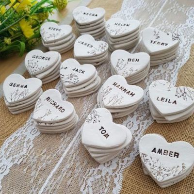 Ceramic Party Favors, Air Dry Clay Wedding Favours, Ceramic Place Cards, Ceramic Wedding Favours, Wedding Clay Ideas, Air Dry Clay Wedding Ideas, Ceramic Hearts Ideas, Diy Wedding Favours, Wedding Pottery