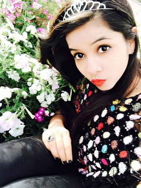 How Much Does Internet sensation #Dhinchak_Pooja, Dhinchak Pooja Earn Every Month? This Answer Will Make You Sink In Your Seat. via @sunjayjk Pooja Wallpaper, Dhinchak Pooja, Lame Jokes, Indian Movie, Indian Movies, Sink In, Every Month, Indian Outfits, Make Sure