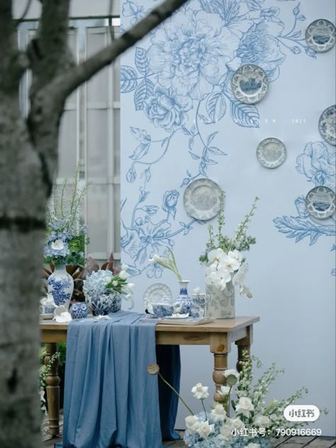 Nowruz Photography, Chinoiserie Wedding Backdrop, Chinoiserie Backdrop, Blue Floral Backdrop, Chinoiserie Wedding Decor, Asian Wedding Themes, Chinoiserie Wedding, Wedding Archway, Blue White Weddings