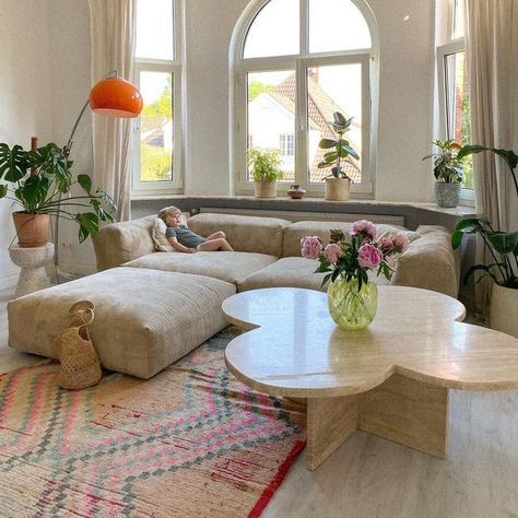 Small Indoor Patio Ideas, Modular Sofas, Small Living Room Decor, Apartment Decor Inspiration, Apartment Inspiration, Living Room Inspo, Dream House Decor, Small Living Room, Aesthetic Room Decor