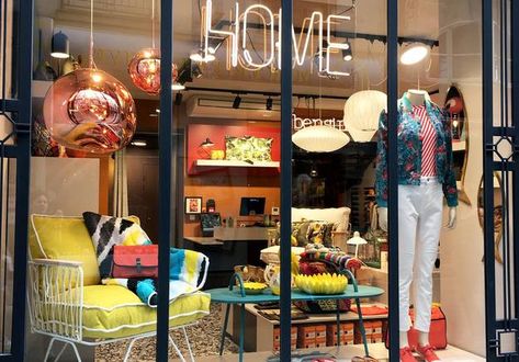 Bordeaux, Nice, Lille, Nantes ou encore Maubeuge, ces boutiques de déco stylées ont toutes ouvert dans ces grandes villes de province avec pignon sur rue. 5 adresses pour 5 créateurs incontournables… Paris Restaurants Interior, Boutique Decor, Paris Restaurants, Am Pm, Decor Home Living Room, Restaurant Interior, City Guide, New Room, Concept Store