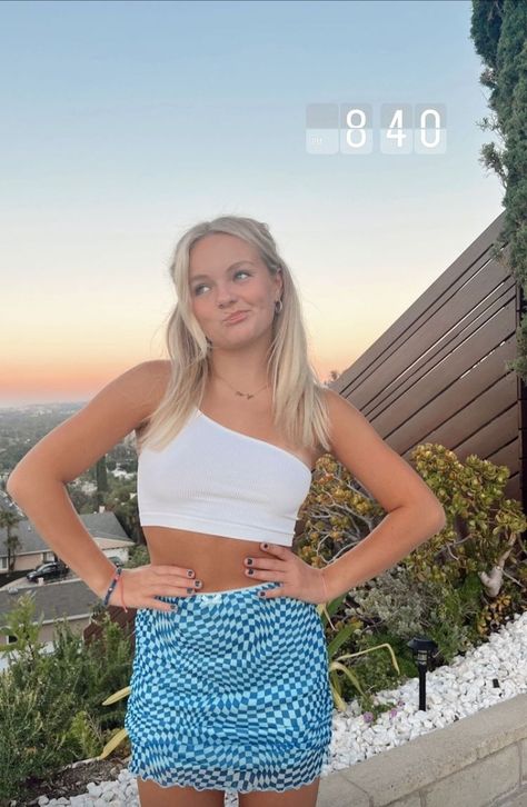 Pressley Hosbach Outfits, Lulu Girls, School Dance Dresses, Teen Celebrities, Fashion Modeling, Dance Workout Videos, Mermaid Beach, School Dance