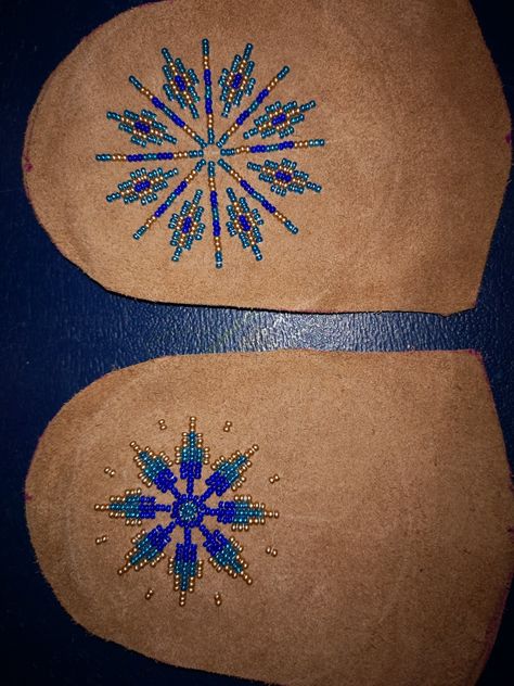 Mocassin Beading Patterns, Native Beading Patterns Moccasins, Beaded Pouch Pattern, Native American Beading Patterns Free Indian Beadwork, Beaded Moccasins Native American, Moccasin Vamps, Moccasin Beading, Fur Mittens Pattern, Lakota Beadwork