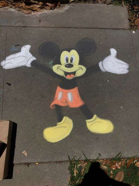 Minnie Mouse Chalk Art, Chalk Ideas Disney, Disney Princess Chalk Art, Chalk Disney Art, Disney Chalk Art, Chalk Art Disney Characters, Sidewalk Chalk Art Disney, Chalk Designs, Walk Ideas