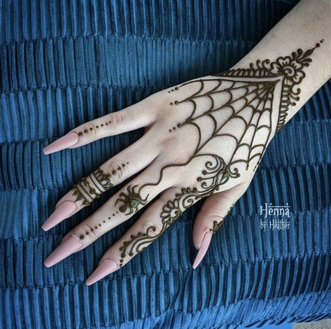 Gothic Henna, Henna Hand, Pagan Wedding, Full Mehndi Designs, Henna Designs Hand, Henna Tattoo Designs, Henna Mehndi, Tattoo Sketches, Hand Designs