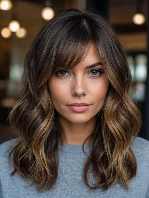 28 Stunning Balayage Hair Color Ideas for Brunettes to Shine This Summer Summer Baylage Brunette, Summer To Fall Hair Transition Brunette, Highlight In Brunette Hair, Summer To Fall Balayage, Brunette Hair On Fair Skin, Caramel Highlights For Brunettes, Dark Hair Baylage Ideas, Fall Hair Short Brunette, Hair Coloring For Brunettes