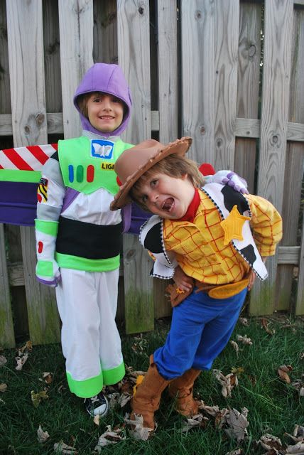 Just Another Day in Paradise: Toy Story 3: The Photo Shoot buzz and woody costumes diy Buzz Costume, Buzz Lightyear And Woody, Toddler Boy Halloween Costumes, Twin Costumes, Woody Costume, Buzz Lightyear Costume, Cookie Costume, Just Another Day In Paradise, Twin Halloween