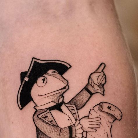 Math Carelli ☆ Tatuador on Instagram: "🐸 K E R M I T 🐸  O Lucas me pediu para desenhar um Kermit vestido de pirata como no filme Os Muppets na Ilha do Tesouro porque tem um significado muito especial pra ele!  Lucas, eu amei demais fazer essa tatuagem! Foi um prazer enorme conhecer e atender você. Muito obrigado pela confiança✨  Ph: @ospedal_  Studio: @zero41tattoo  . . . . . . #tattoo #tatuagem #tattooideas #tattoostyle #tattoodesign #tattooinspiration #tattooart #tattooink #ink #art #artist #kermit #muppets #fanart #illustration #illustrator #procreate #digitalart #sketch #sketchbook #tatuagemcuritiba #curitiba #cwbtattoo #cwb #tattoo2me #tattoo2us" Gonzo Tattoo The Muppets, The Muppets Tattoo, Muppets Tattoo, Muppet Tattoo, Muppets Fanart, Muppet Christmas, Christmas Tattoo, Fanart Illustration, The Muppets