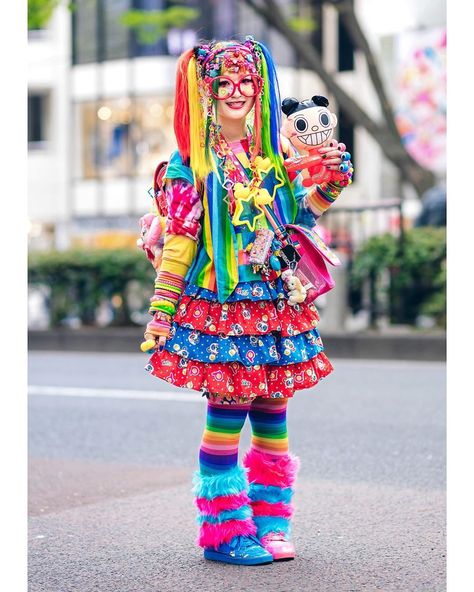 Harajuku Japan on Instagram: “Well known Harajuku street style personality Mai (@mai_no.13) wearing a mostly handmade old school Japanese decora look with rainbow hair…” Decora Fashion Outfits, Harajuku Decora Kei, Decora Kei Fashion, Decora Outfits, Decora Accessories, Decora Style, Decora Harajuku, Harajuku Decora, Harajuku Japan