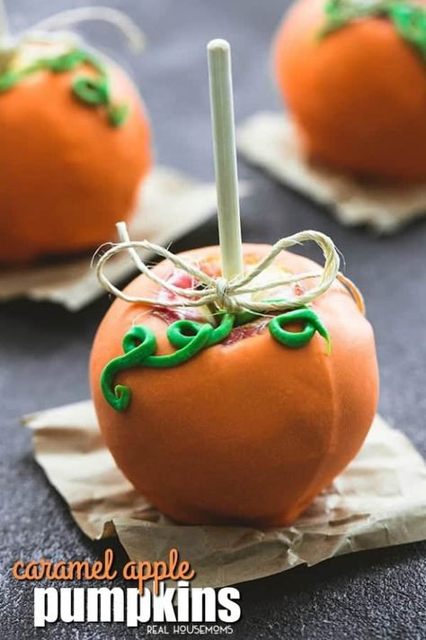 Candy Apple Pumpkin, Caramel Apples Halloween, Halloween Eats, Halloween Candy Apples, Gourmet Candy Apples, Covered Apples, Chocolate Caramel Apples, Candied Apples, Gourmet Caramel Apples