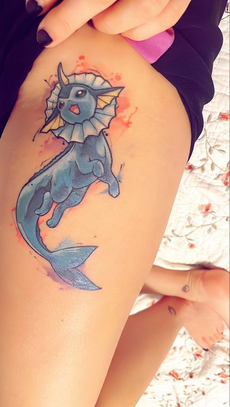 Pokemon Watercolor Tattoo, Shiny Pokemon Tattoo, Evee Evolution Tattoo, Vaporeon Tattoo Design, Eevee Evolutions Tattoo, Vaporeon Tattoo, Tattoo Ideas Realistic, Drawings Tattoo Ideas, Art Drawings Tattoo