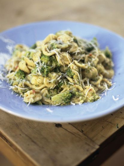 Broccoli & anchovy orecchiette Jamie Oliver Italian Recipes, Best Rigatoni Recipe, Orecchiette Recipes, Anchovy Recipes, Cottage Recipes, Edible Ideas, Rigatoni Recipes, Broccoli Pasta, Cinnamon Toast