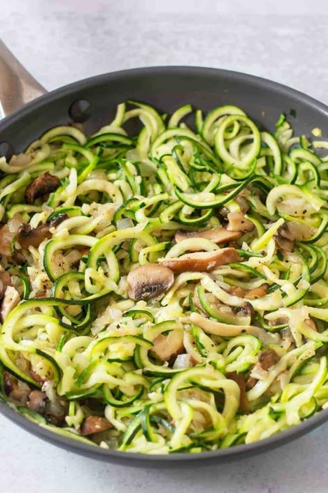 Zoodle Recipes Healthy, Spiralized Zucchini Recipes, Squash Noodles Recipes, Zucchini Noodle Recipes Healthy, Mushroom Zucchini Recipe, Recipe Using Zucchini, Cook Zucchini Noodles, Zucchini Noodles Recipe, Zucchini Zoodles