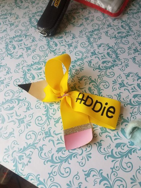 Pencil Bows Diy, Back To School Hairbows, School Hair Bows Diy, Back To School Bows, Hairbow Ideas, School Bows, School Hair Bows, Diy Back To School, Crafty Mom