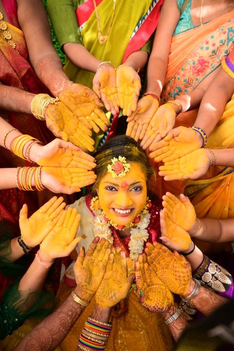 Haldi Haldi Ka Photo, Haldi Ceremony Decorations, Hair Style On Saree, Download Wallpaper Hd, Haldi Ceremony, Photoshop Backgrounds, Ceremony Decorations, Photoshop, Saree