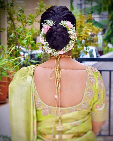 Long Hair Bridal Styles, Indian Bun Hairstyles, Long Hair Bridal, Reception Hairstyles, Hairstyles For Indian Wedding, Hair Style On Saree, Long Bridal Hair, Flower Bun